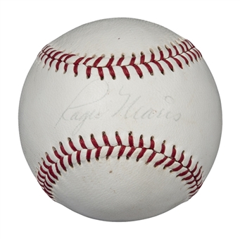 Roger Maris Single Signed Baseball (PSA/DNA)